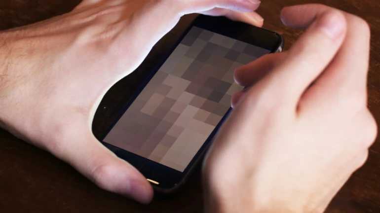 मुंबई के पायलट को चाइल्ड पोर्नोग्राफी देखने के आरोप अमेरिका में किया गया गिरफ्तार मुंबई के पायलट को चाइल्ड पोर्नोग्राफी देखने के आरोप अमेरिका में किया गया गिरफ्तार