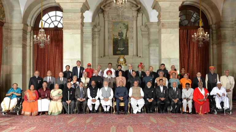 प्रा. वामन केंद्रे, शंकर महादेवन, कोल्हे दाम्पत्याला पद्मश्री प्रदान प्रा. वामन केंद्रे, शंकर महादेवन, कोल्हे दाम्पत्याला पद्मश्री प्रदान