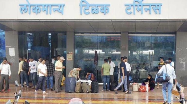 प्रवाशांना बिस्किटातून गुंगीचं औषध देऊन लूट; दोघांना अटक प्रवाशांना बिस्किटातून गुंगीचं औषध देऊन लूट; दोघांना अटक