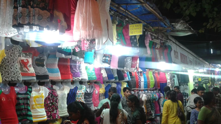 Linking Road hawkers accuse civic body of reneging on promise Linking Road hawkers accuse civic body of reneging on promise