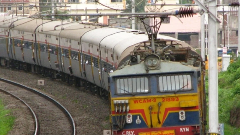 डेक्कन क्वीनचा प्रवास होणार अर्ध्या तासाने कमी डेक्कन क्वीनचा प्रवास होणार अर्ध्या तासाने कमी