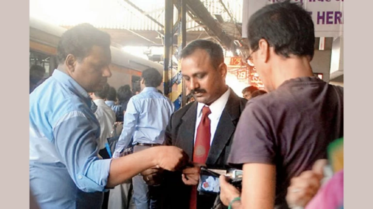 पश्चिम रेलवे पर बिना टिकट यात्रा करनेवालो से 116.86 करोड़ का जुर्माना पश्चिम रेलवे पर बिना टिकट यात्रा करनेवालो से 116.86 करोड़ का जुर्माना