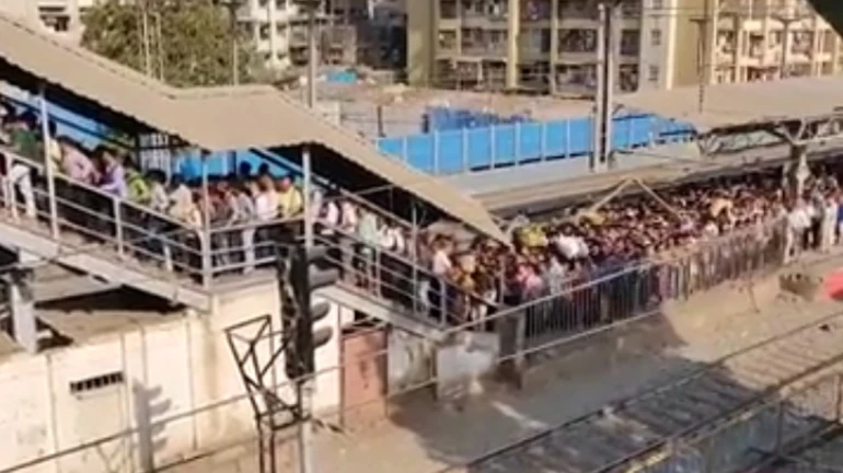 'जोगेश्वरी स्टेशन में घट सकती है एलफिंस्टन वाली घटना' संकरा ब्रिज बन सकता है जानलेवा 'जोगेश्वरी स्टेशन में घट सकती है एलफिंस्टन वाली घटना' संकरा ब्रिज बन सकता है जानलेवा