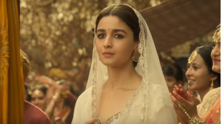First song of Kalank 'Ghar More Pardesiya' releases
