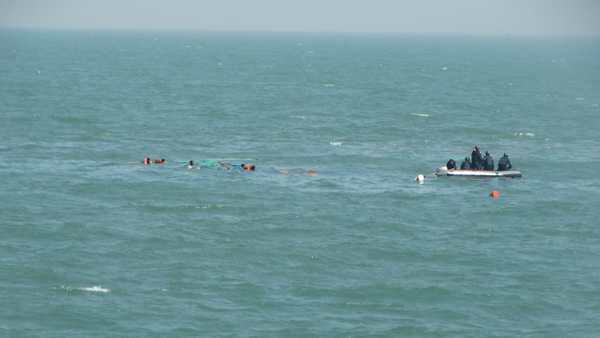 वरळी समुद्रात बोट  बुडाली, एक जण बेपत्ता