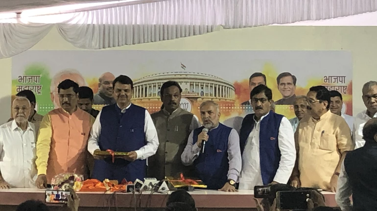 आगे आगे देखो होता है क्या; मुख्यमंत्र्यांचं विरोधकांना सूचक विधान आगे आगे देखो होता है क्या; मुख्यमंत्र्यांचं विरोधकांना सूचक विधान