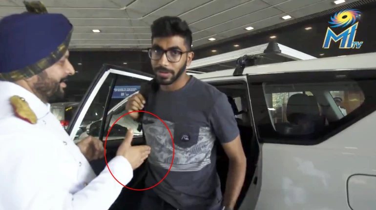 'त्या' कृत्यामुळे जसप्रीत बुमरा सोशल मीडियावर ट्रोल 'त्या' कृत्यामुळे जसप्रीत बुमरा सोशल मीडियावर ट्रोल