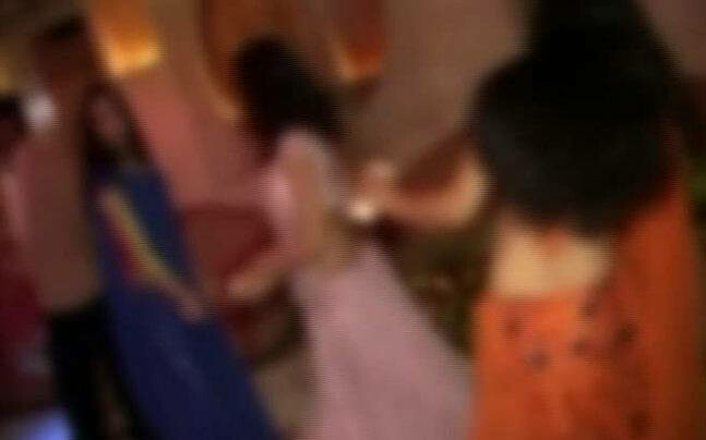 बार गर्ल पर पैसा उड़ाने वाले 47 लोगों को कोर्ट ने सुनाई अनोखी सजा