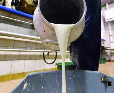 दो रुपये महंगा हुआ तबेले का दुध