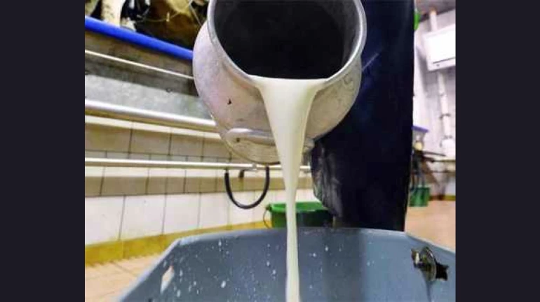 दो रुपये महंगा हुआ तबेले का दुध दो रुपये महंगा हुआ तबेले का दुध