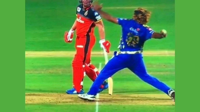 लसिथ मलिंगाचा अखेरचा चेंडू होता नो बॉल, सामन्यानंतर विराटनं सुनावलं पंचांना लसिथ मलिंगाचा अखेरचा चेंडू होता नो बॉल, सामन्यानंतर विराटनं सुनावलं पंचांना