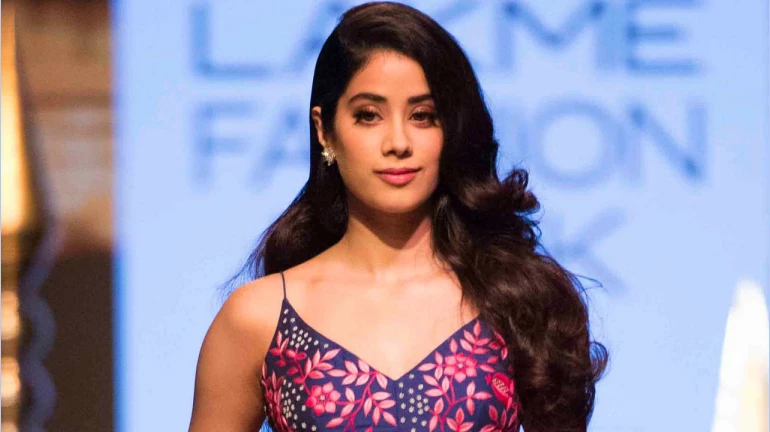 राजकुमार के साथ डबल रोल में नजर आएंगी जाह्नवी कपूर राजकुमार के साथ डबल रोल में नजर आएंगी जाह्नवी कपूर