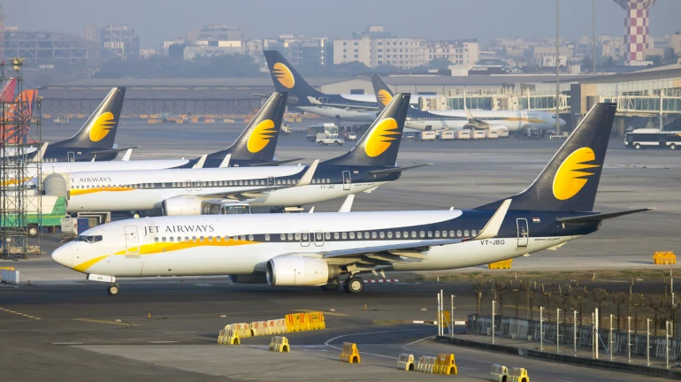 मुश्किल में जेट एयरवेज , गुरुवार रात से मुंबई से एक भी उड़ान नहीं मुश्किल में जेट एयरवेज , गुरुवार रात से मुंबई से एक भी उड़ान नहीं