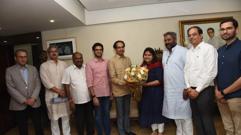 पूनम महाजन 'मातोश्री' पहुंच कर नाराज आदित्य ठाकरे से की मुलाक़ात पूनम महाजन 'मातोश्री' पहुंच कर नाराज आदित्य ठाकरे से की मुलाक़ात