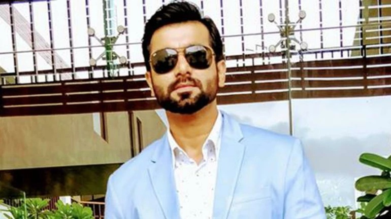 संतोष जुवेकर गिरवतोय जर्मन भाषेचे धडे संतोष जुवेकर गिरवतोय जर्मन भाषेचे धडे