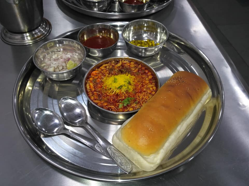 ट्राय करा नाॅनव्हेज मिसळ!