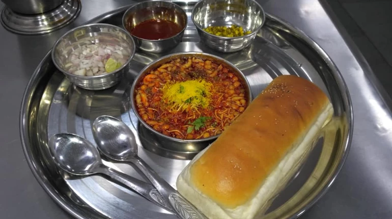 ट्राय करा नाॅनव्हेज मिसळ! ट्राय करा नाॅनव्हेज मिसळ!