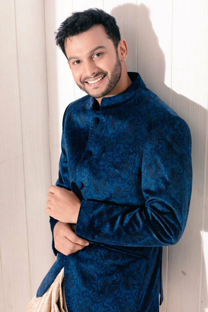 वेंगसरकरांच्या भूमिकेत क्रिकेटच्या मैदानावर उतरणार आदिनाथ