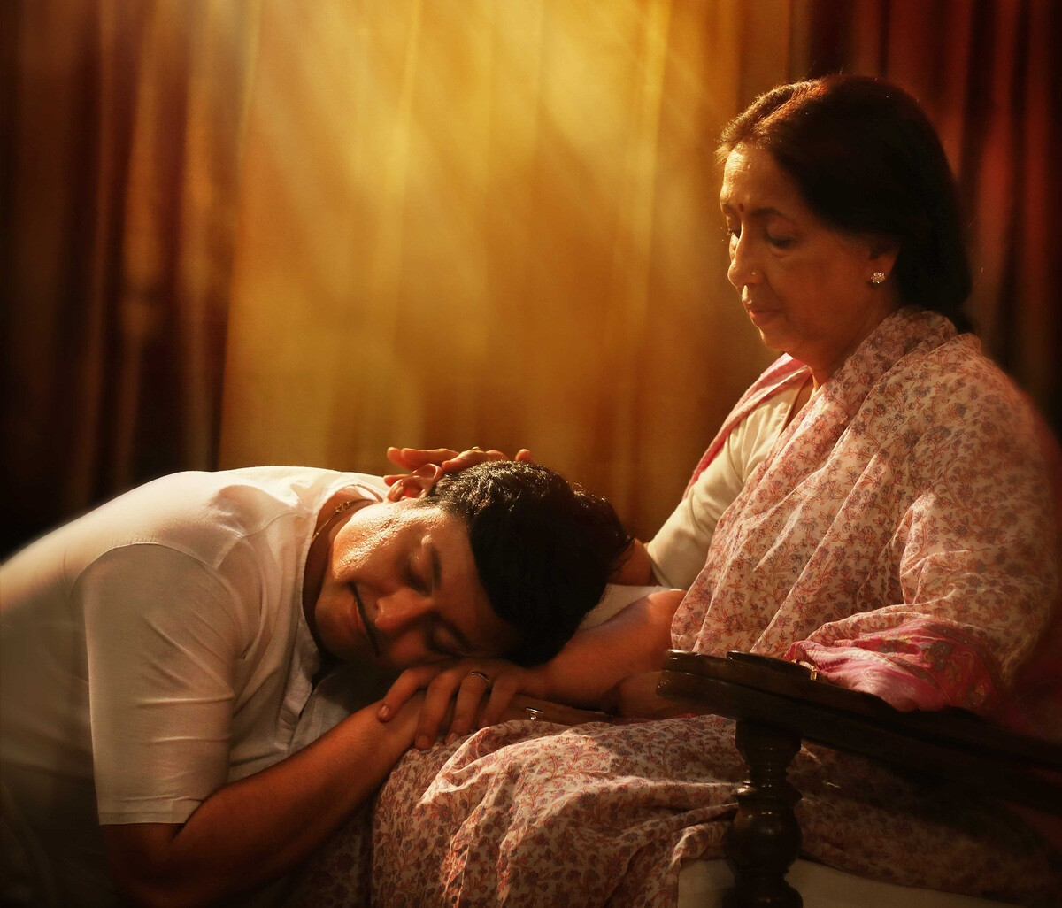 १४ वर्षांनी नीना कुळकर्णी पुन्हा बनल्या स्वप्नीलची आई