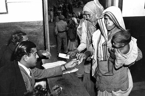 भारतात अशी झाली पहिली निवडणूक, निवडणुकीसाठी लागले ५ महिने