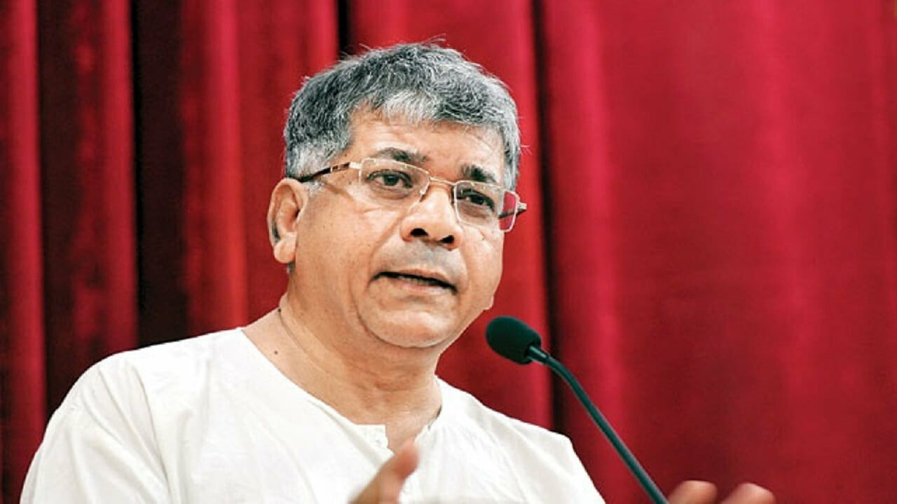 Lok Sabha Elections: Case filed against Prakash Ambedkar for remarks against EC
