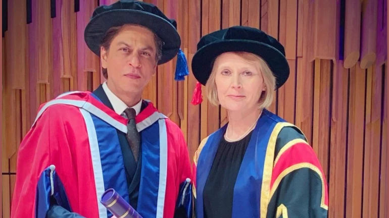 शाहरुख खान को द यूनिवर्सिटी ऑफ लंदन ने डॉक्टरेट की उपाधि से किया सम्मानित शाहरुख खान को द यूनिवर्सिटी ऑफ लंदन ने डॉक्टरेट की उपाधि से किया सम्मानित