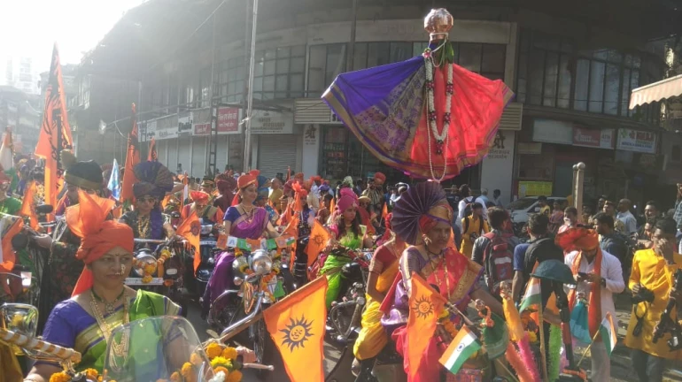 पाहा : गुढीपाडव्यानिमित्त गिरगावात भव्य शोभायात्रा पाहा : गुढीपाडव्यानिमित्त गिरगावात भव्य शोभायात्रा