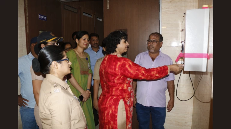 सर्व पोलिस ठाण्यांमध्ये आता सॅनिटरी नॅपकिन मशीन सर्व पोलिस ठाण्यांमध्ये आता सॅनिटरी नॅपकिन मशीन