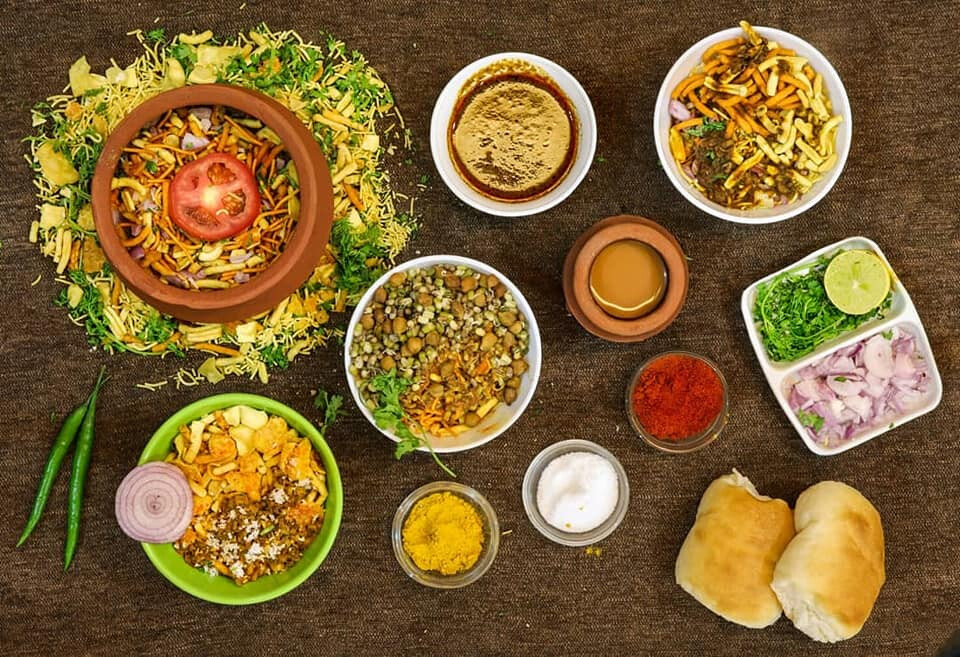 इथं मिळतात १८ प्रकारच्या मिसळ, म्हणून हे आहे 'हाऊस ऑफ मिसळ'