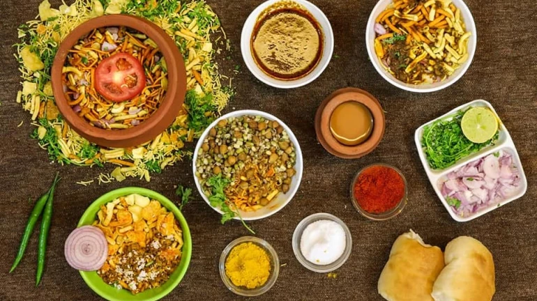 इथं मिळतात १८ प्रकारच्या मिसळ, म्हणून हे आहे 'हाऊस ऑफ मिसळ' इथं मिळतात १८ प्रकारच्या मिसळ, म्हणून हे आहे 'हाऊस ऑफ मिसळ'