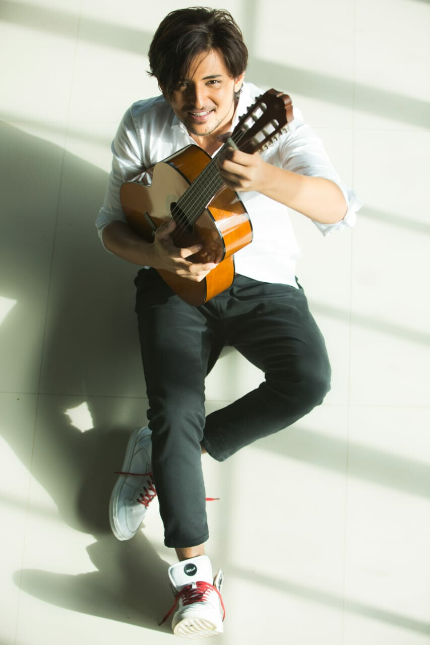 Darshan Raval's latest singles 'Bhula Diya' and 'Kaash Aisa Hota' are ruling the Music charts