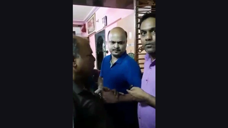 Hooliganism: MNS workers thrash an individual; police takes action against victim! Hooliganism: MNS workers thrash an individual; police takes action against victim!