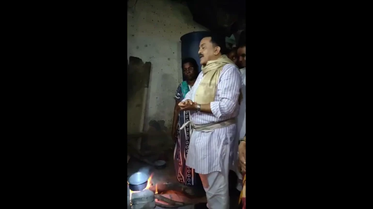 लोकसभा 2019-कांग्रेस उम्मीदवार संजय निरुपम ने खोली पीएम की उज्जवला योजना की हकिकत, शेयर किया वीडियो लोकसभा 2019-कांग्रेस उम्मीदवार संजय निरुपम ने खोली पीएम की उज्जवला योजना की हकिकत, शेयर किया वीडियो