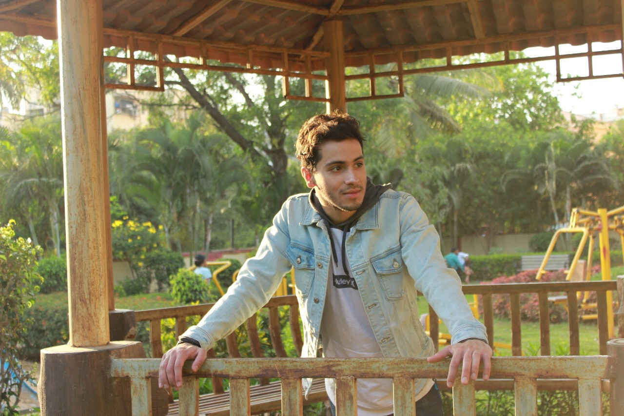 Raahul Jatin's first single 'Aankhon Ke Ishaare' releases on Zee Music