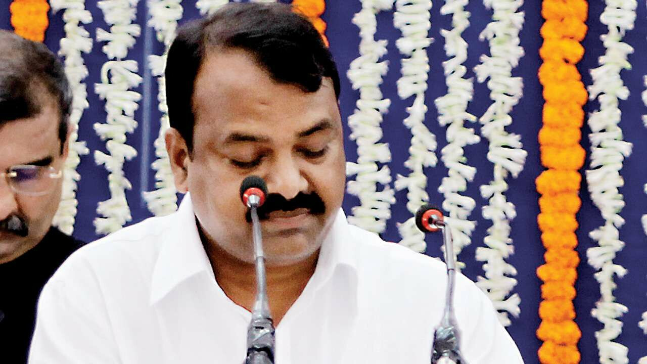 Is it possible for Shiv Sena's Rajendra Gavit to maintain his hold in Palghar?