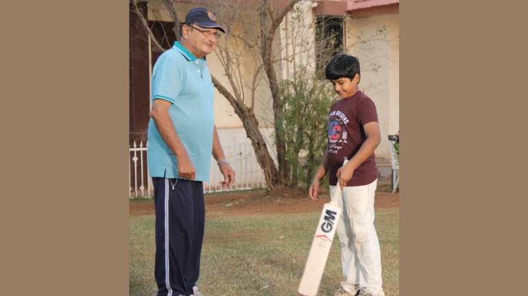 रुपेरी पडद्यावर माजी क्रिकेटपटू अजित वाडेकर रुपेरी पडद्यावर माजी क्रिकेटपटू अजित वाडेकर