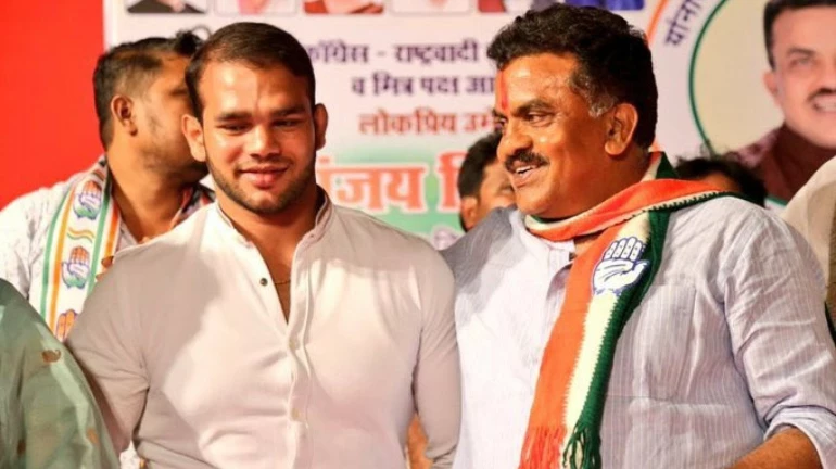 पहलवान नरसिंह यादव पुलिस सेवा से निलंबित ,संजय निरूपम के प्रचार अभियान में लिया था हिस्सा पहलवान नरसिंह यादव पुलिस सेवा से निलंबित ,संजय निरूपम के प्रचार अभियान में लिया था हिस्सा