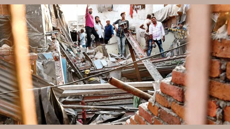 Eight People Injured as a House Collapses In Dharavi Eight People Injured as a House Collapses In Dharavi