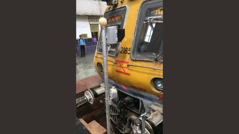 बफरला लोकल धडकल्यानं हार्बर मार्गावरील वाहतूक विस्कळीत बफरला लोकल धडकल्यानं हार्बर मार्गावरील वाहतूक विस्कळीत