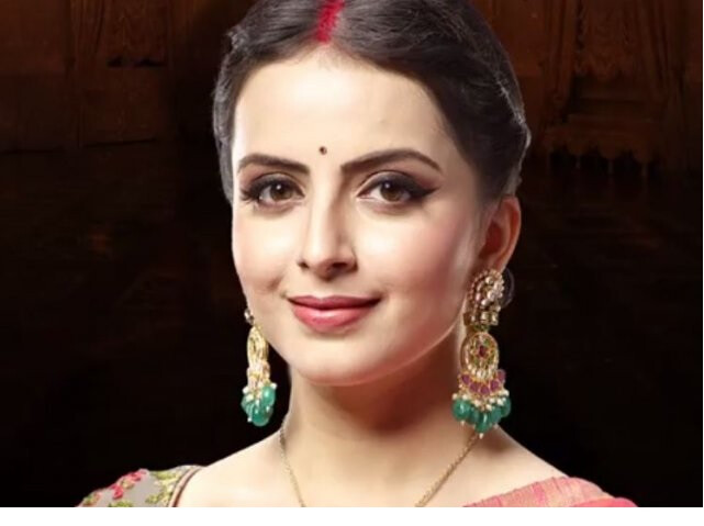 श्रेनु पारिख एक चुलबुली लड़की से बनी कुटिल बहू, बटोर रही हैं वाहवाही!