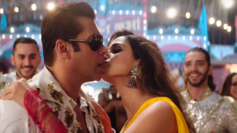 सलमान खान ने दिशा पाटनी की वजह से तोड़ी नो-किसिंग पॉलिसी! सलमान खान ने दिशा पाटनी की वजह से तोड़ी नो-किसिंग पॉलिसी!