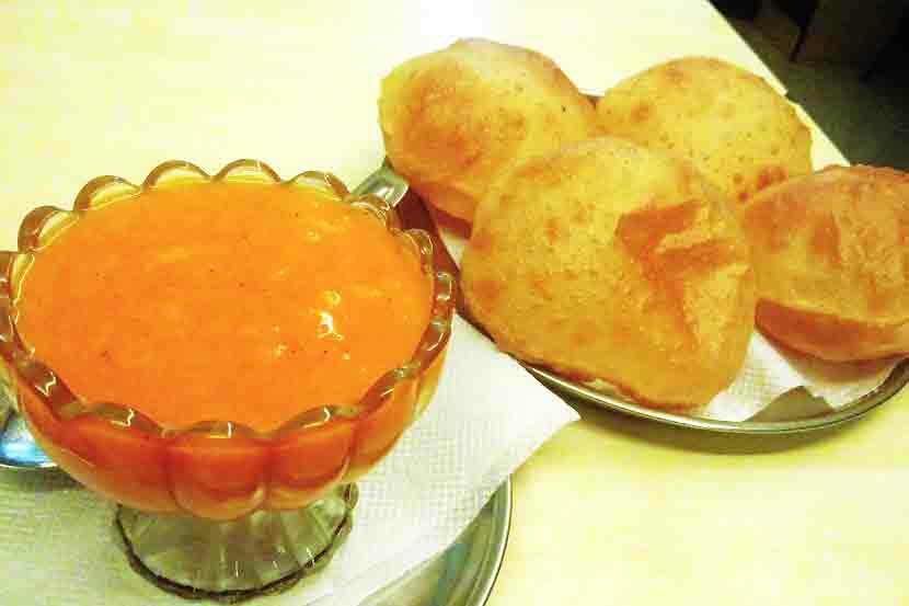 आमरस पुरी खायचीय? मग मुंबईतल्या '५' हॉटेल्सना भेट द्या