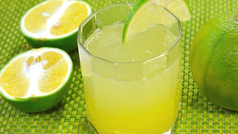 आरोग्यासाठी मोसंबीचा रस अमृत आरोग्यासाठी मोसंबीचा रस अमृत