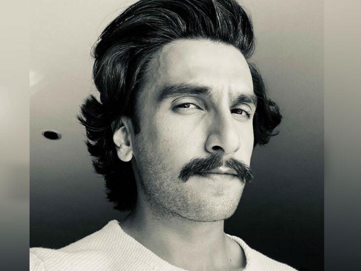 रणवीरचा रेट्रो लूक