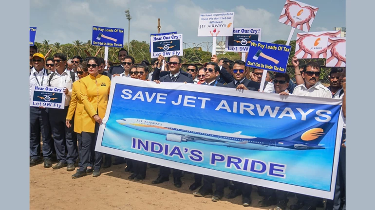 जेट एयरवेज के कर्मचारियों ने आजाद मैदान में किया विरोध प्रदर्शन जेट एयरवेज के कर्मचारियों ने आजाद मैदान में किया विरोध प्रदर्शन