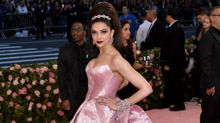 दीपिका पादुकोण के कांन्स और मेट गाला ऑउटफिट ने LGBT समुदाय का भी जीता दिल दीपिका पादुकोण के कांन्स और मेट गाला ऑउटफिट ने LGBT समुदाय का भी जीता दिल