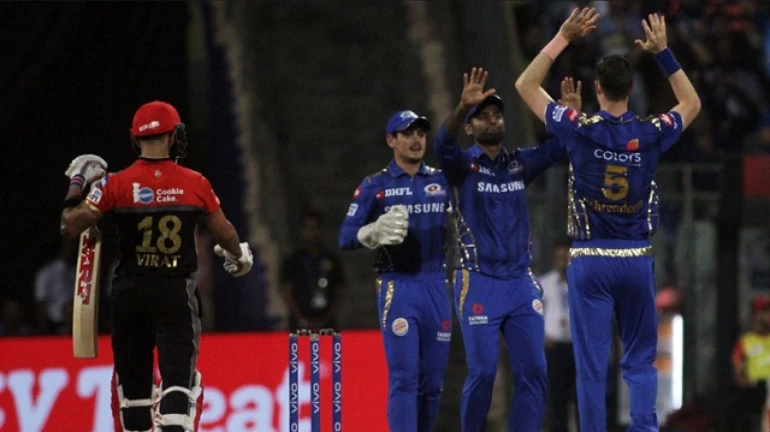 IPL 2020 : मुंबई इंडियन्सविरोधात अखेर सुपर ओव्हरमध्ये बंगळुरूनं मारली बाजी IPL 2020 : मुंबई इंडियन्सविरोधात अखेर सुपर ओव्हरमध्ये बंगळुरूनं मारली बाजी