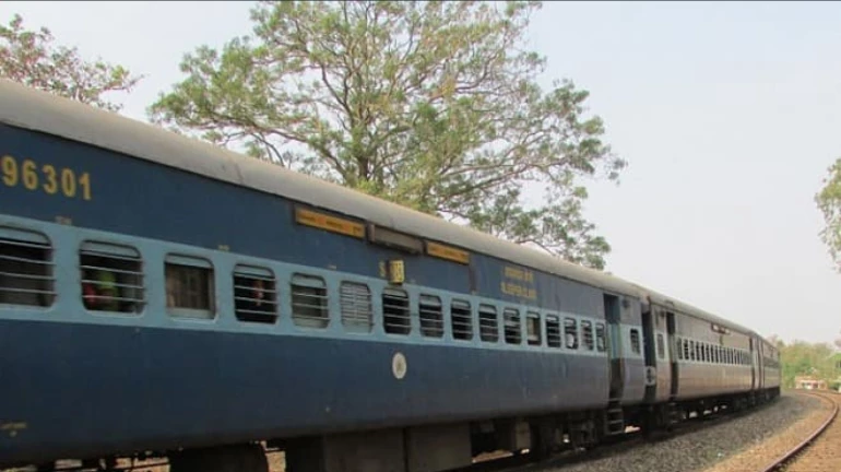 मुंबई और पुणे के बीच सुविधा स्पेशल ट्रेन चलाने का एलान