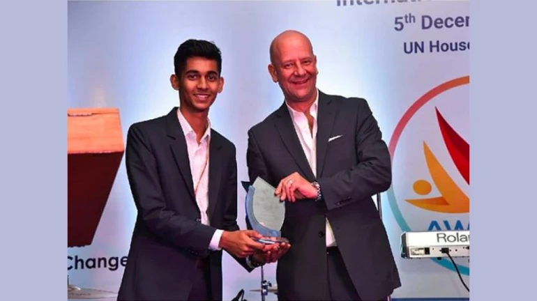 दादर बीच से साफ किया 1000 टन कचरा, UN ने दिया अवॉर्ड दादर बीच से साफ किया 1000 टन कचरा, UN ने दिया अवॉर्ड