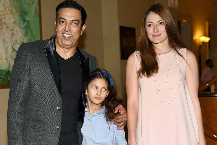 Vindu Dara Singh's Wife tracked her stolen phone through Twitter